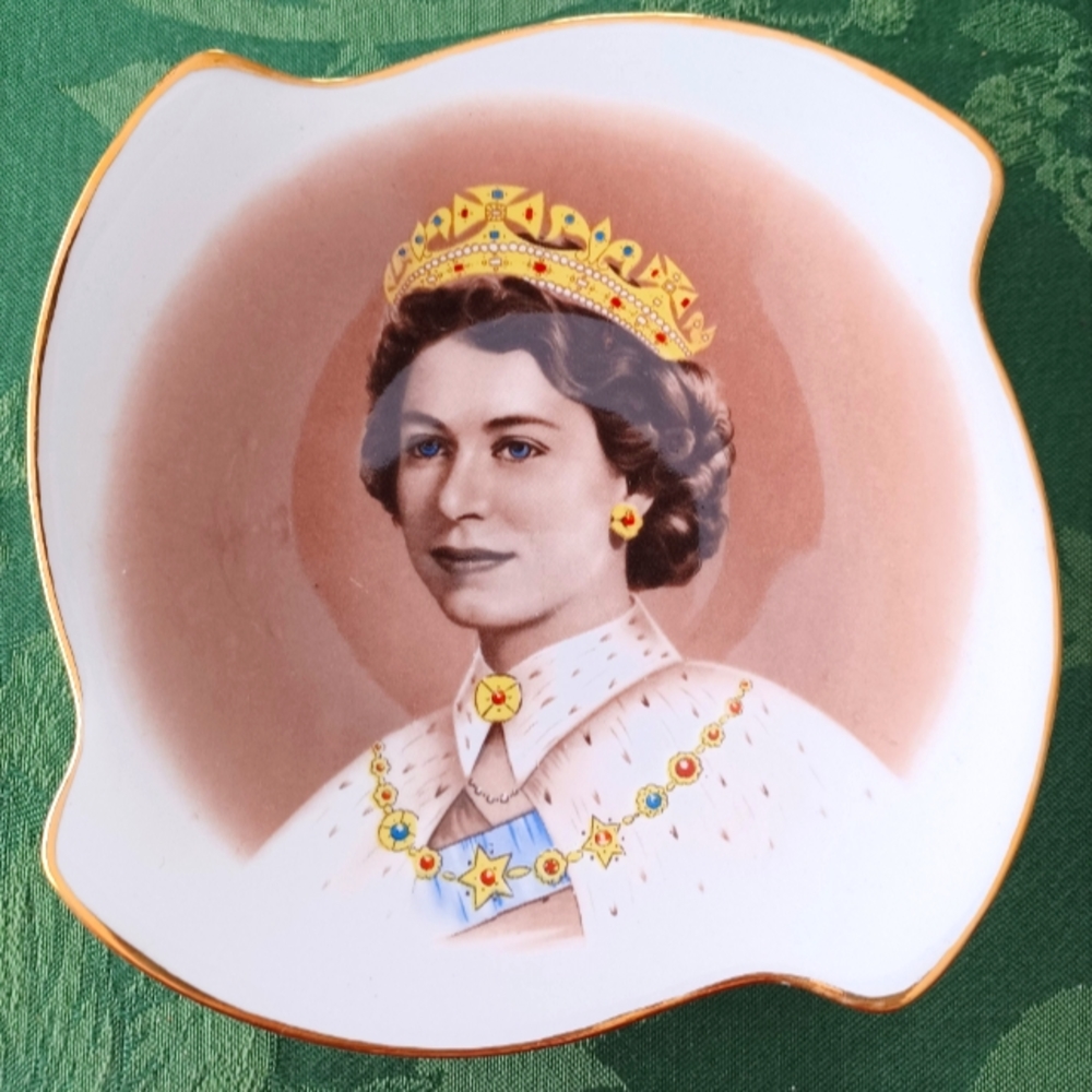 Vintage Aynsley Queen Elizabeth Commemorative St. Lawrence Seaway Plate